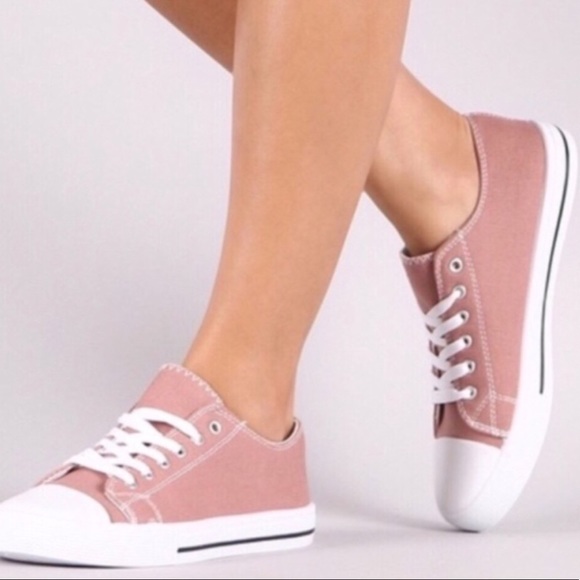 Shoes - 1 LEFT❗️Nadia Canvas Sneakers MAUVE